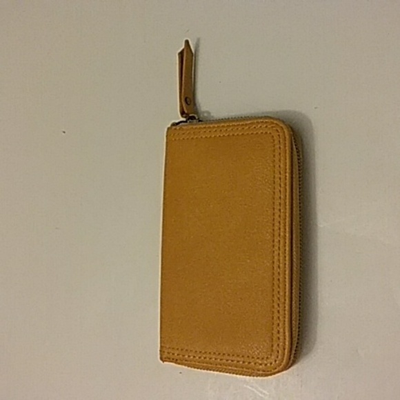 Universal Thread Wallet Excellent pre-owned condition - Picture 3 of 5